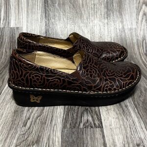 Alegria Debra clogs shoes in a brown embossed floral leather 37 (6.5/7)